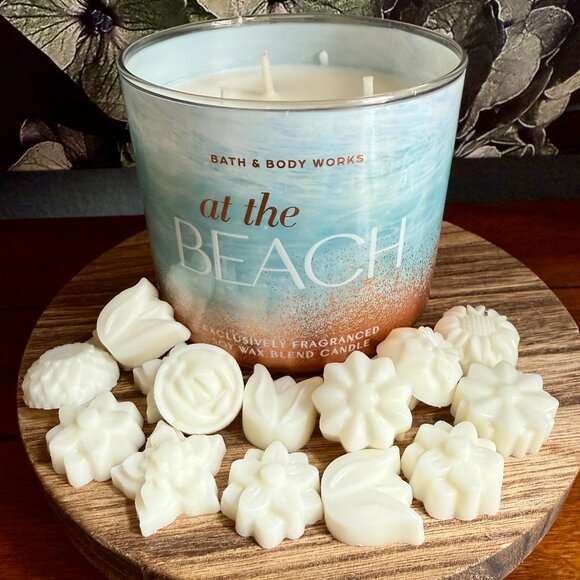 NEW WAX MELTS 2.15oz Bath and Body Works Candle Wax Melts - AT THE BEACH! - Picture 1 of 3